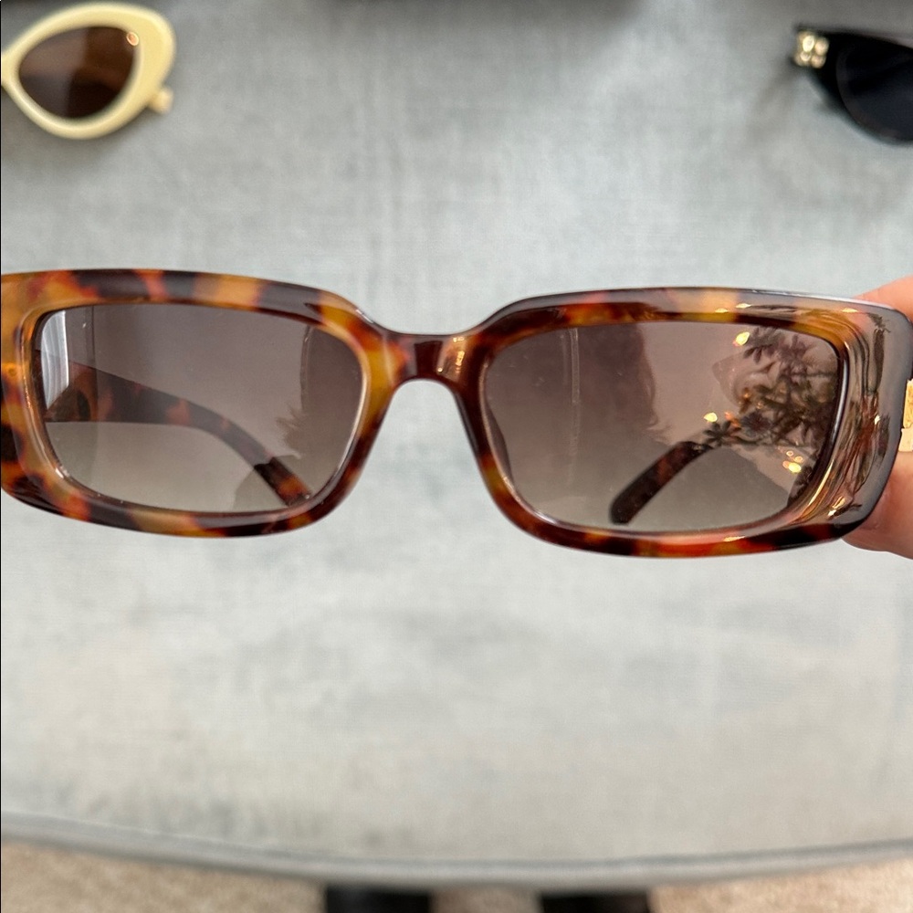 Commense Tortoiseshell Sunglasses - Picture 8 of 8